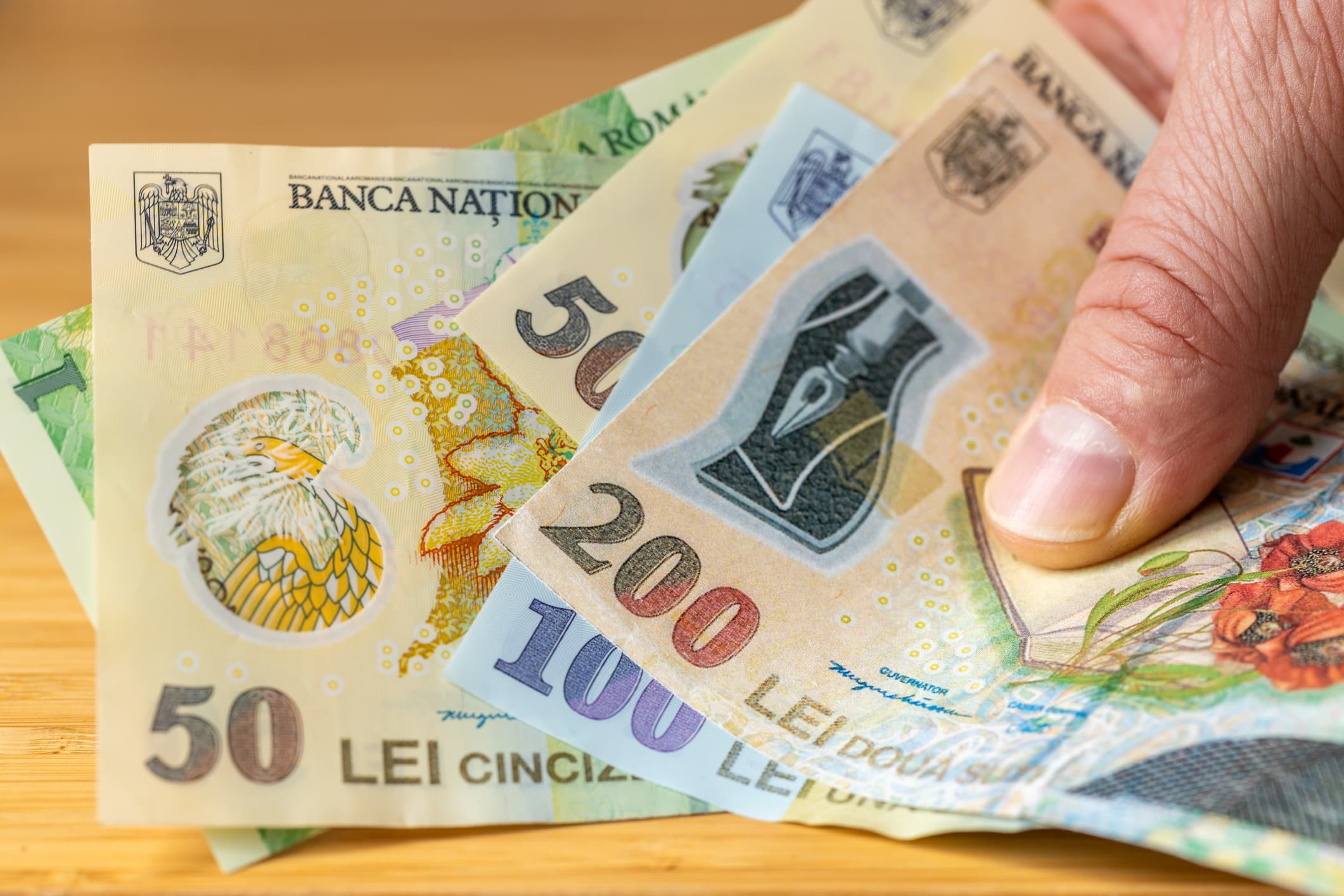 Romania’s average net wage shrinks by real 6.6% y/y in Q2