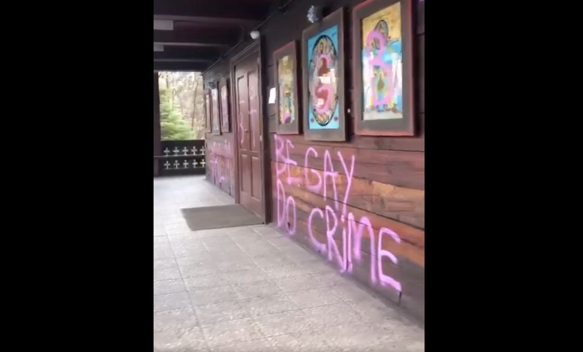 Biserica Ortodoxă Română blamează „toleranța isterică pretinsă de LGBT, BLM sau ANTIFA” pentru vandalismul bisericii din București