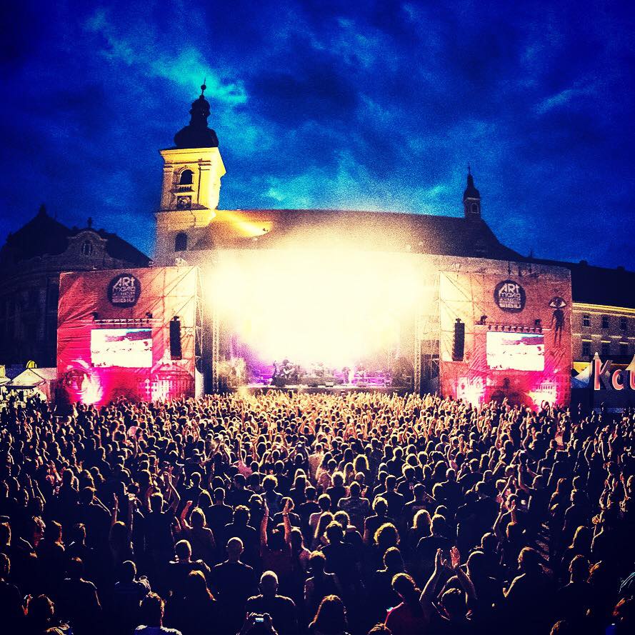 Rock bands gather at festival in Romania's Sibiu | Romania Insider