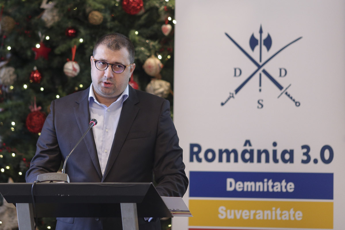 Un fost ofițer de informații român fugitiv se predă poliției italiene