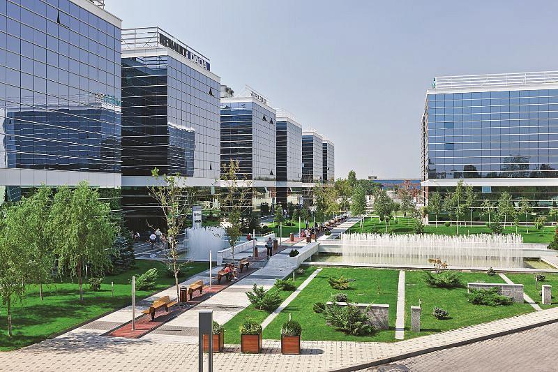 Five companies renew leases, some expand HQ in Bucharest's West Gate