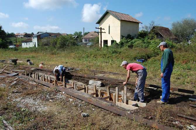 Romanian and British volunteers are working on re-opening 